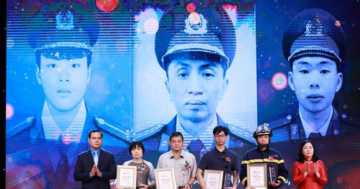 3cb8f9a9512169e0abbb.jpg