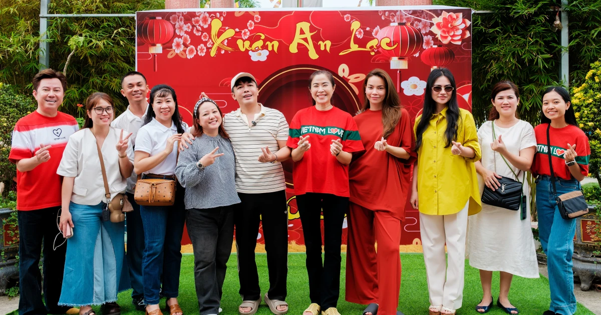 Hồ Ngọc Hà, Ngọc Linh, Quốc Đại, MC Quỳnh Hoa cùng đoàn nghệ sĩ mang Tết ấm về với bà con vùng khó khăn ❤️
