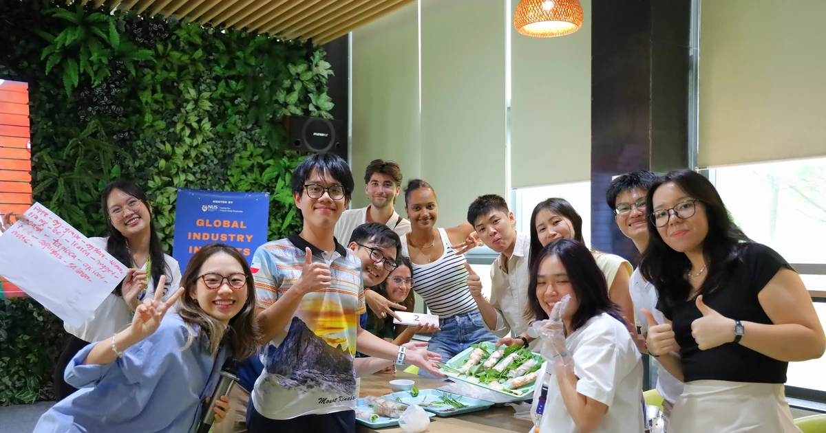 Sinh viên quốc tế 'sốc văn hóa' với gỏi cuốn và cà phê Việt Nam quá xịn