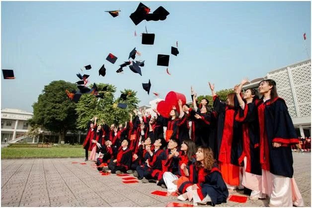 Giữa đam mê và thực tế: Gen Z mới tốt nghiệp "đứng ngồi không yên" với tương lai nghề nghiệp