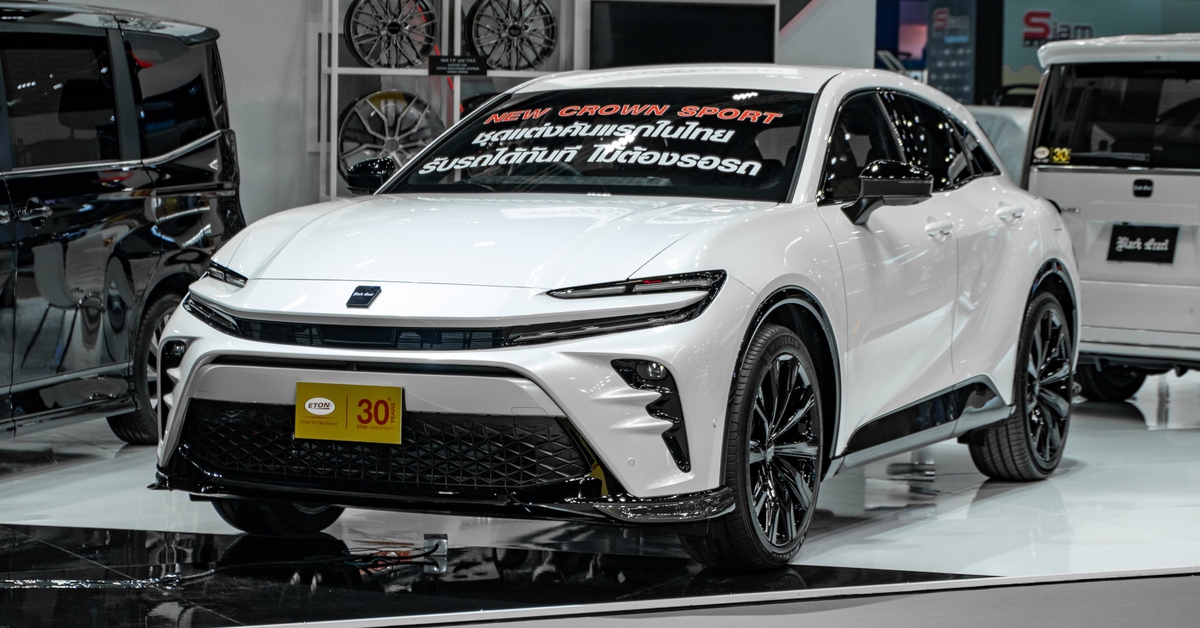 Toyota Crown Sport ngồi thử mới thấy xịn xò: Sang chảnh như xe hạng sang, đánh lái bánh sau cực mượt, thiết kế đỉnh của chóp