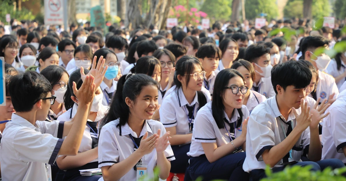ĐH Sài Gòn thả thính lịch thi riêng đánh giá đầu vào: Thi trên máy tính, chill phết!