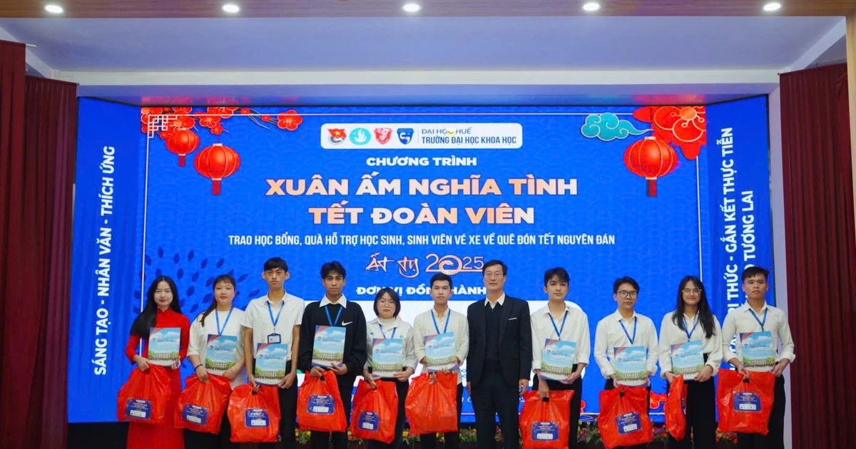 Trường ĐH Khoa học Huế mang Tết ấm áp về với sinh viên