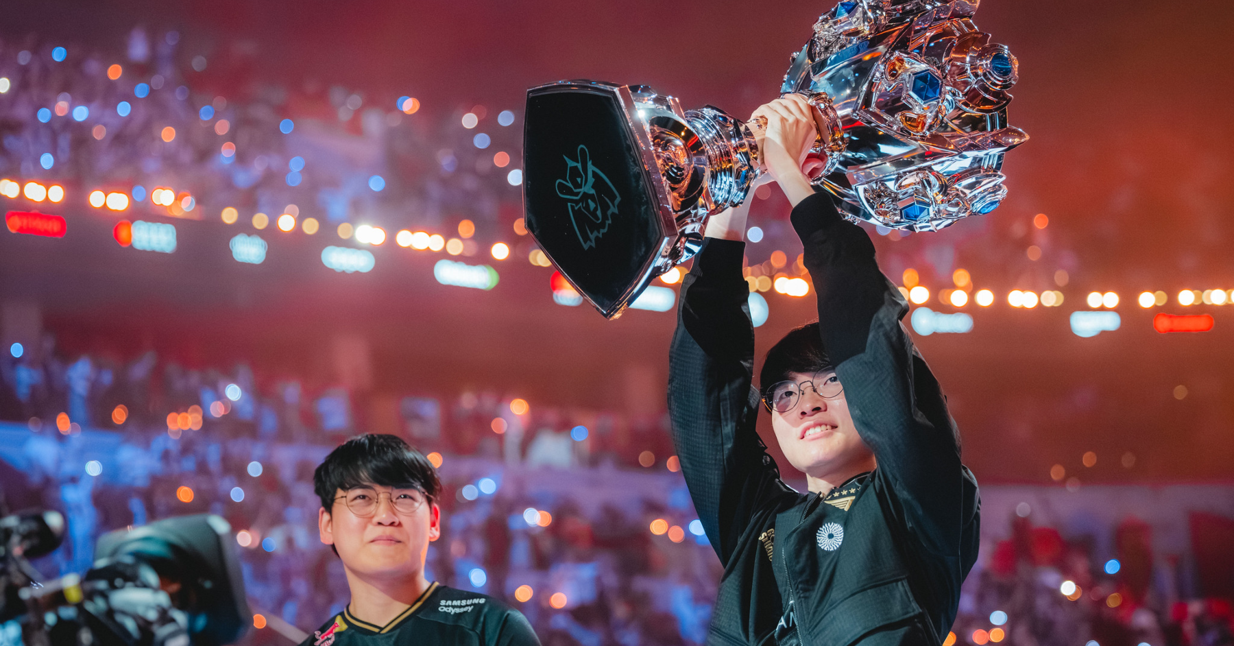 Gumayusi cài "easter egg" cực ngầu về Faker trong skin CKTG 2025, fan rần rần tìm hint ✨