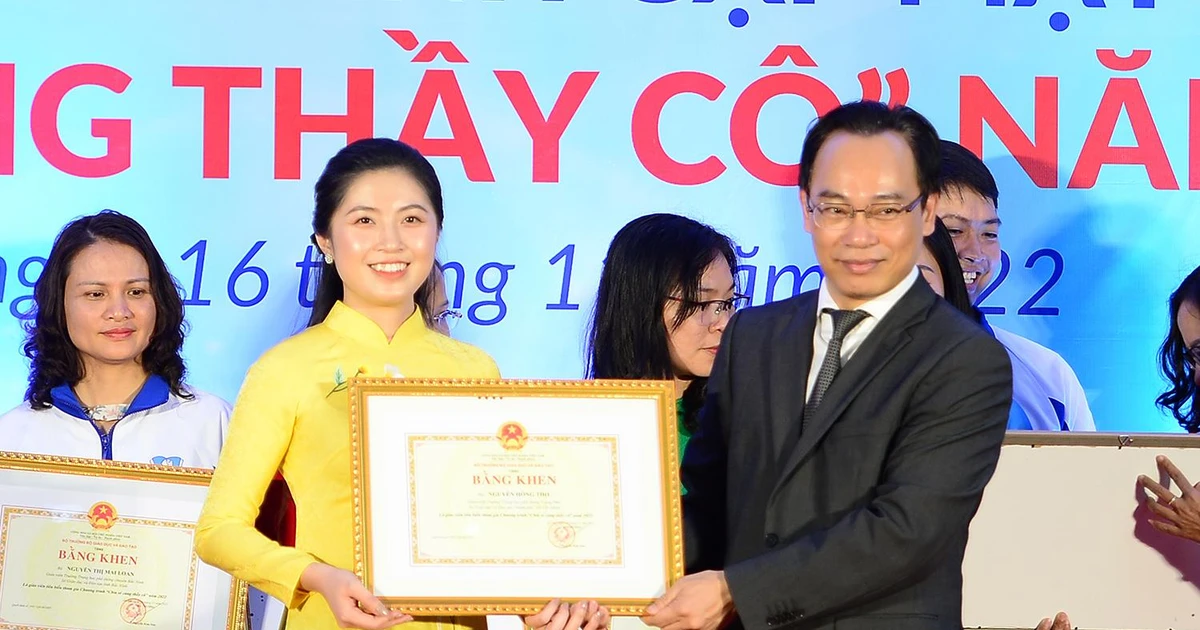 Bộ GD-ĐT gặp mặt 68 thầy cô trong chương trình 'Chia sẻ cùng thầy cô 2022' - Khoảnh khắc xúc động nhân ngày 20/11