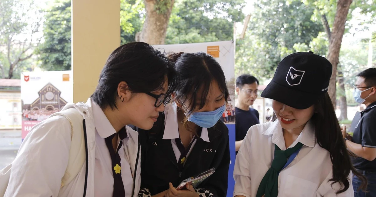 SV Văn Lang réo tên nhà trường vì chính sách học phí "đang gây tranh cãi"