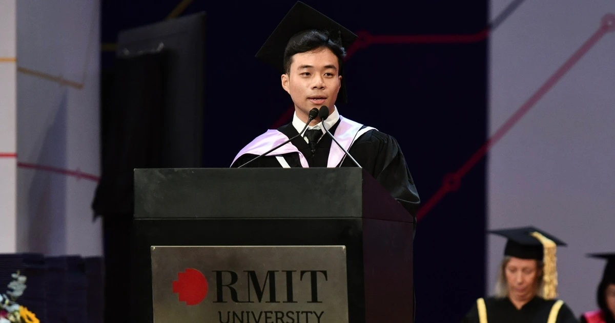 Chàng trai phát biểu trong lễ tốt nghiệp Đại học RMIT: Sinh viên xuất sắc, đang làm việc tại VinFast ✨