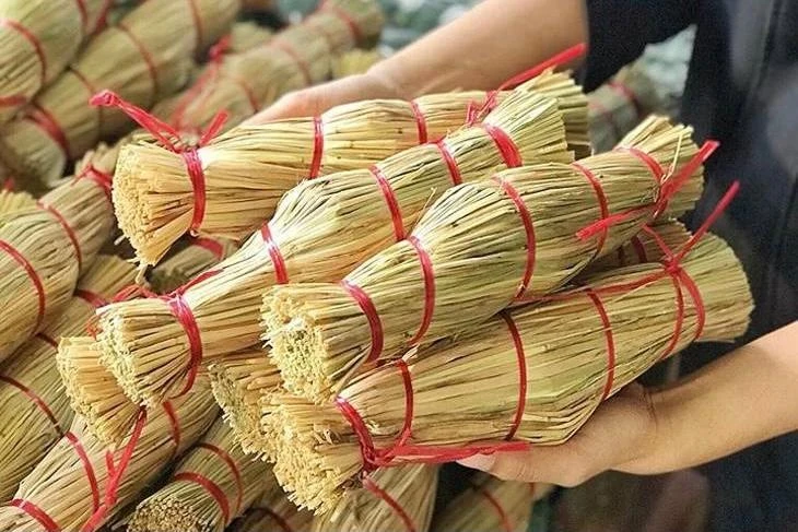 Món ăn đỉnh của chóp miền Trung tên nghe là lạ, gói bằng rơm khô mà "gây nghiện" hội sành ăn