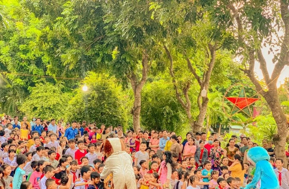 Mang ánh trăng Trung Thu đến với các bé vùng xa xôi ✨