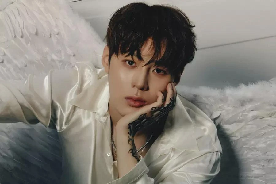 Nam thần 1994 Ha Sung Woon bất ngờ được "phục hồi danh dự" nhờ fan tinh mắt ✨