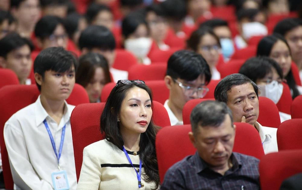 Làm tiến sĩ giờ thu nhập khủng đến mức nào? Có người kiếm hơn 1 tỷ/năm đó!