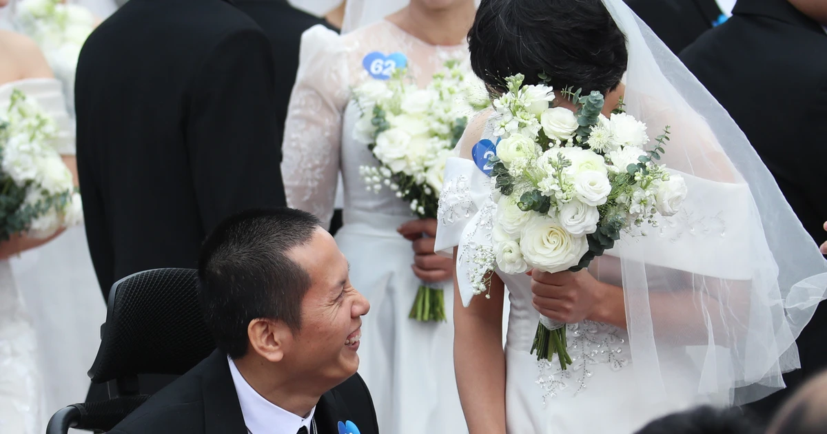 Lễ cưới 80 cặp đôi tại Ngày hội Việt Nam hạnh phúc: Những câu chuyện chạm đến trái tim