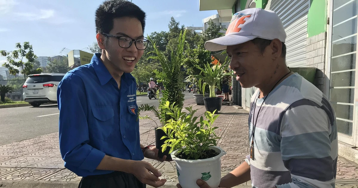 Đoàn viên Sài Gòn xuống đường "quẩy" Ngày Chủ Nhật Xanh lần 136, vibe tích cực quá trời