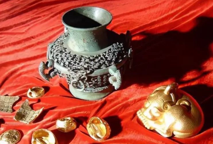 Ba anh em đào được 20kg vàng cổ đại vẫn quyết định nộp lại, nhận hơn 38 triệu đồng tiền thưởng