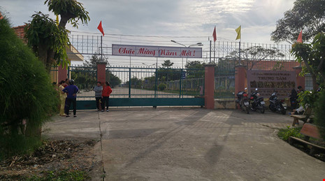 49f5efa0eb24374659d3.jpg