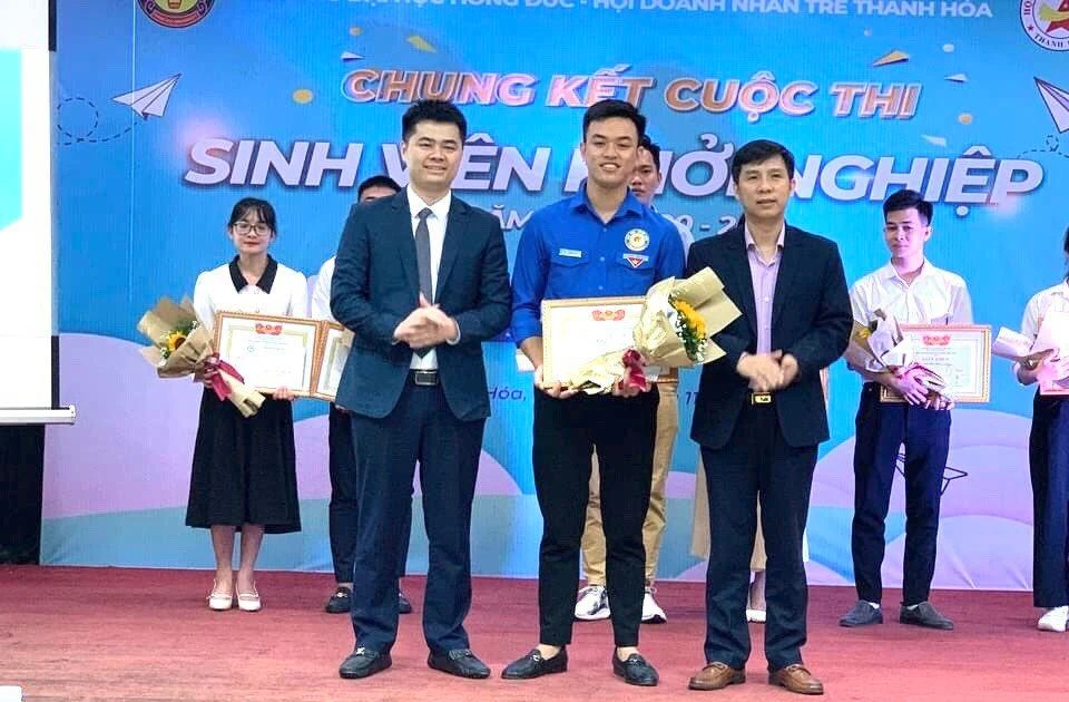 Gen Z khởi nghiệp: Chàng sinh viên sáng chế máy lột vỏ trứng cút tự động đỉnh của chóp