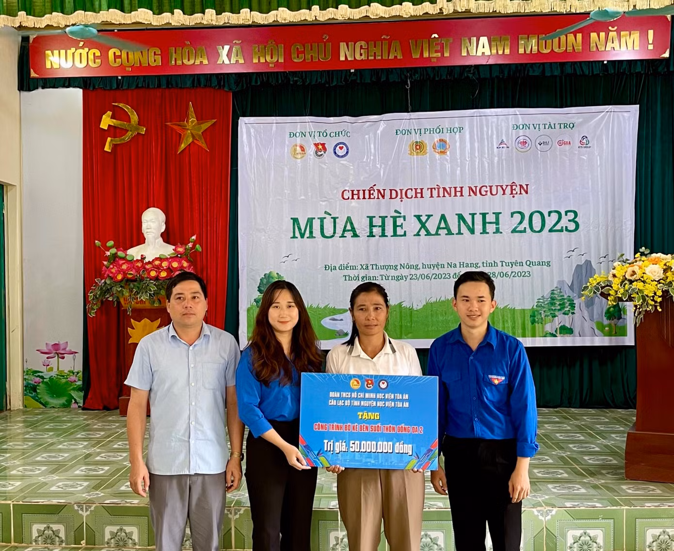 4bb3767ce582c0be2192.jpg