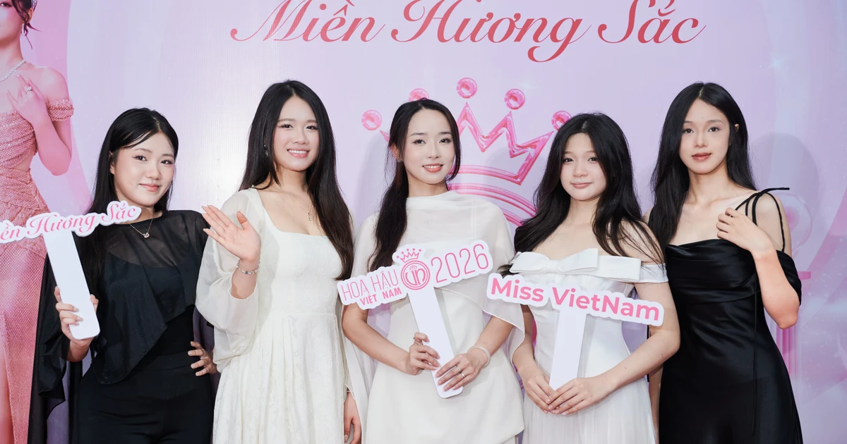 Dàn hoa khôi, người đẹp SIS Shine khoe sắc tại Ngày hội tuyển sinh 'Hoa hậu Việt Nam 2026'