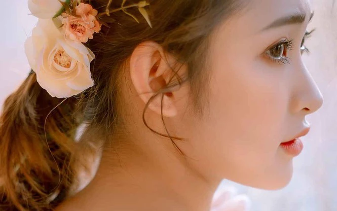 Nữ sinh vừa xinh vừa giỏi còn hát hay nữa, ai chơi lại đây?