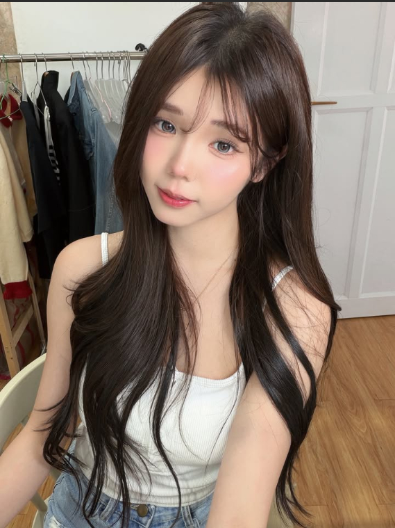 Nữ streamer xinh đẹp bức xúc tố Instagram "bắt nạt", xóa ảnh cosplay gợi cảm một cách vô lý