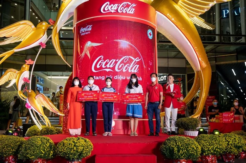 Coca-Cola Việt Nam triển khai chuỗi hoạt động cộng đồng 'mang kỳ diệu về nhà' - Tết này ấm lắm nha!