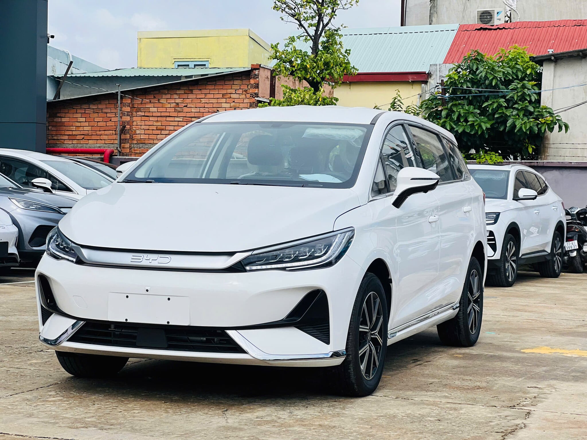 Pin Blade Battery trên BYD M6: Dùng LFP mà sao MPV điện này vẫn chạy được 420km?