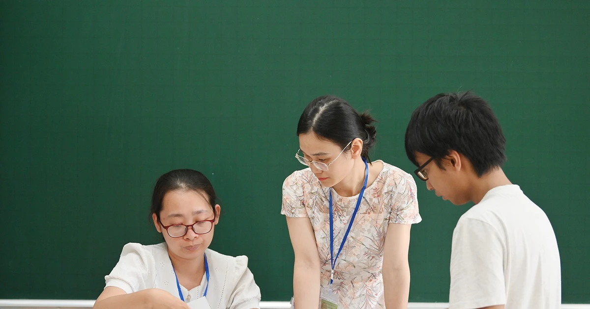 Phổ điểm thi tốt nghiệp THPT 2025: Toán bùng nổ hơn 500 điểm 10, Tiếng Anh thì... dậy sóng vì quá nhiều bài fail