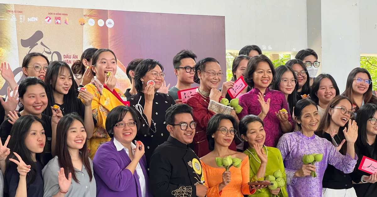 Gen Z mình đang "gánh team" bảo tồn văn hóa truyền thống và nhận bão like!
