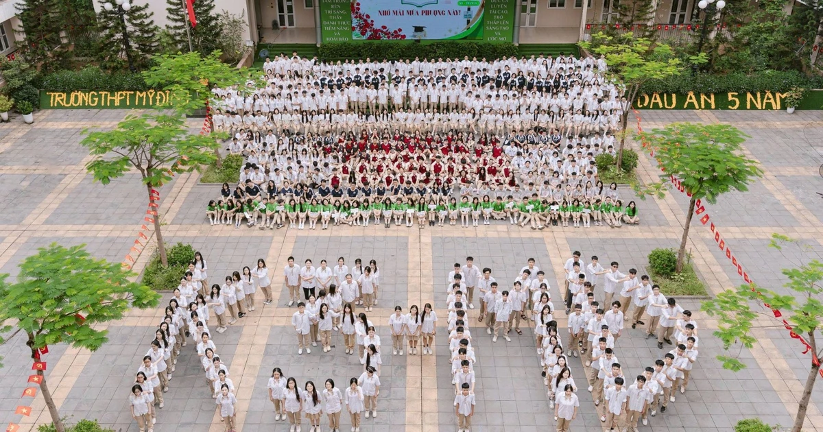 Buổi lễ 'đỉnh của chóp' tại THPT Mỹ Đình: Khi lòng biết ơn là hành trang để trưởng thành đúng nghĩa