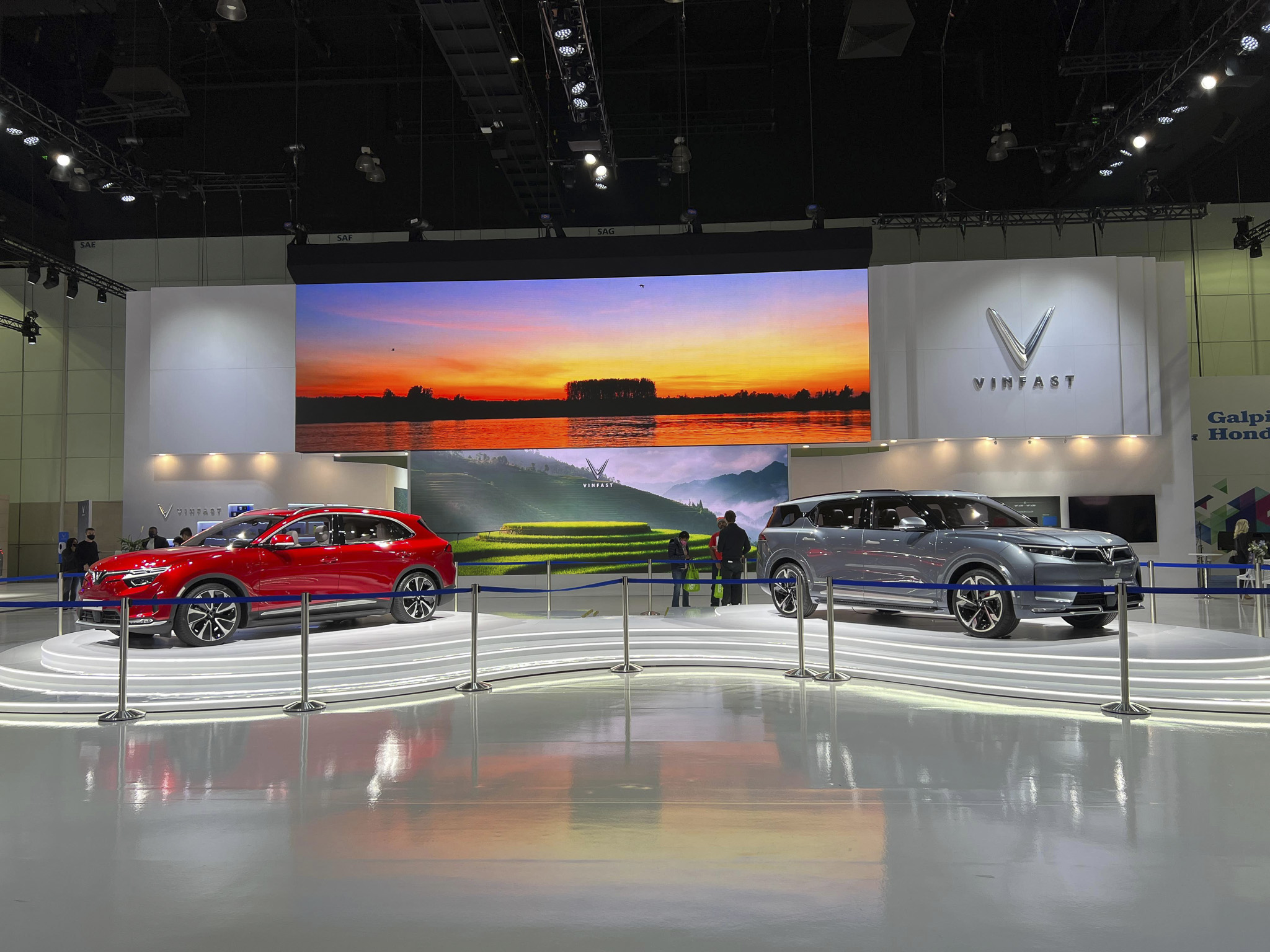 Review thật của Việt kiều Mỹ về VinFast tại LA Auto Show 2021: Đẹp thật nhưng còn nhiều băn khoăn