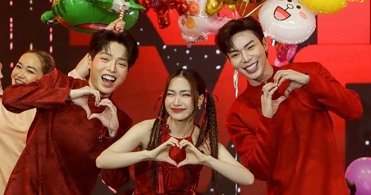 Hiếm thấy khi dàn 'sao khủng' của showbiz Việt hội ngộ làm khán giả nôn nao mong chờ Tết