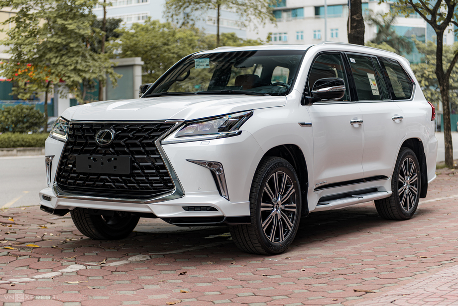 Lexus LX570 bản độ 4 chỗ giá gần 10 tỷ VND - Xịn sò như CEO thực thụ
