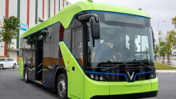 Sinh viên Sài Gòn chuẩn bị "flex" xe buýt điện chỉ 3k thôi nha! ⚡