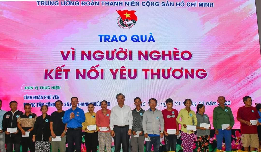 T.Ư Đoàn mang chương trình 'Vì người nghèo – Kết nối yêu thương' đến Phú Yên, ấm lòng quá trời!