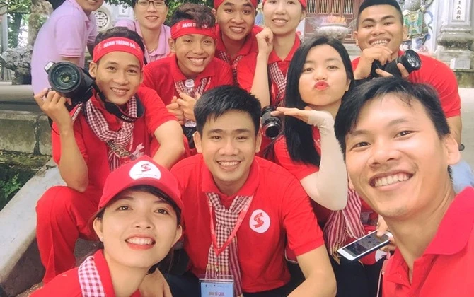 Chàng sinh viên "nghiện" làm việc thiện, nhận giải thưởng danh giá vì câu chuyện cảm động