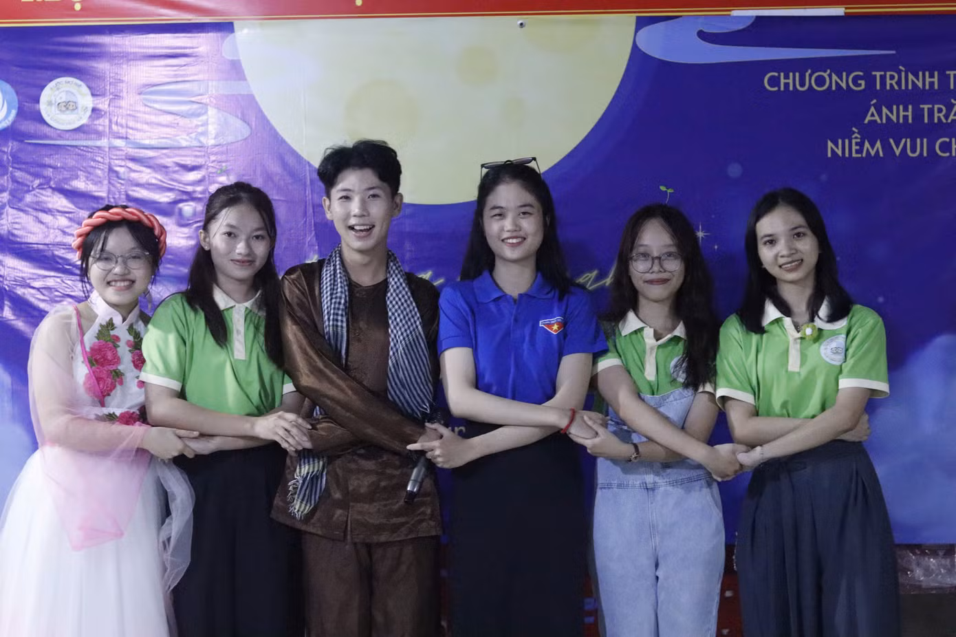 5805cdb973da555544e5.jpg