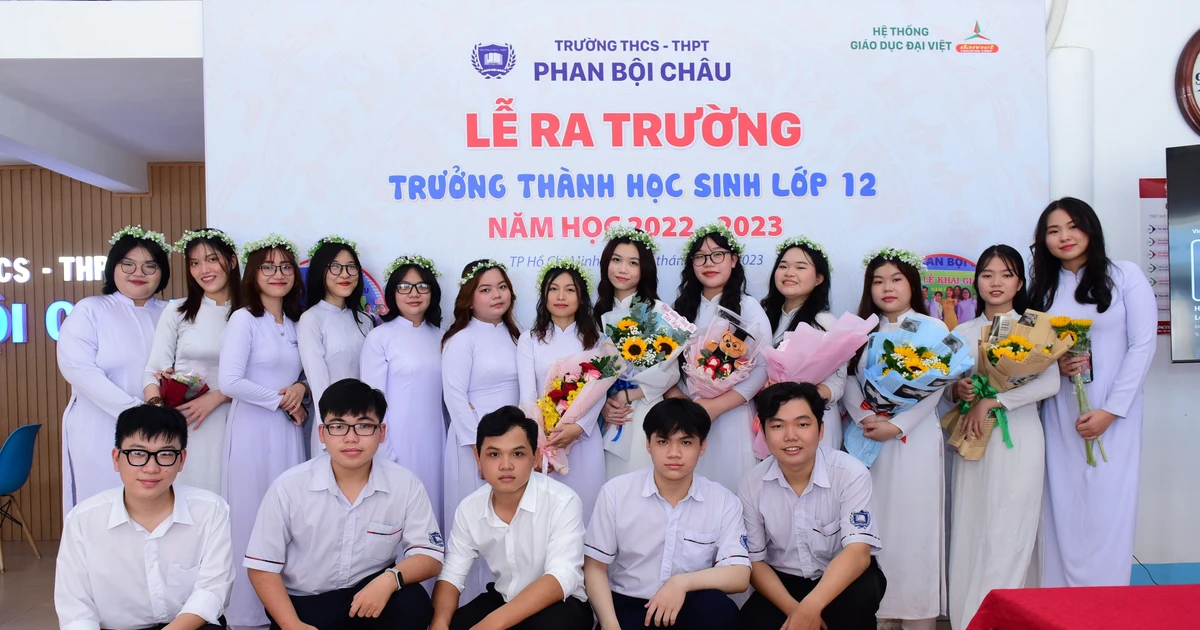 Cặp bạn thân cùng "chốt" điểm 10 tuyệt đối kỳ thi THPT: Học chung lớp mà cùng đỉnh cao thế này!