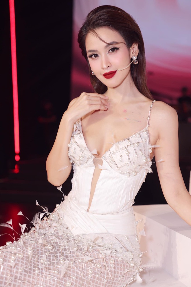 593c2d01ef8ae67c835c.jpg