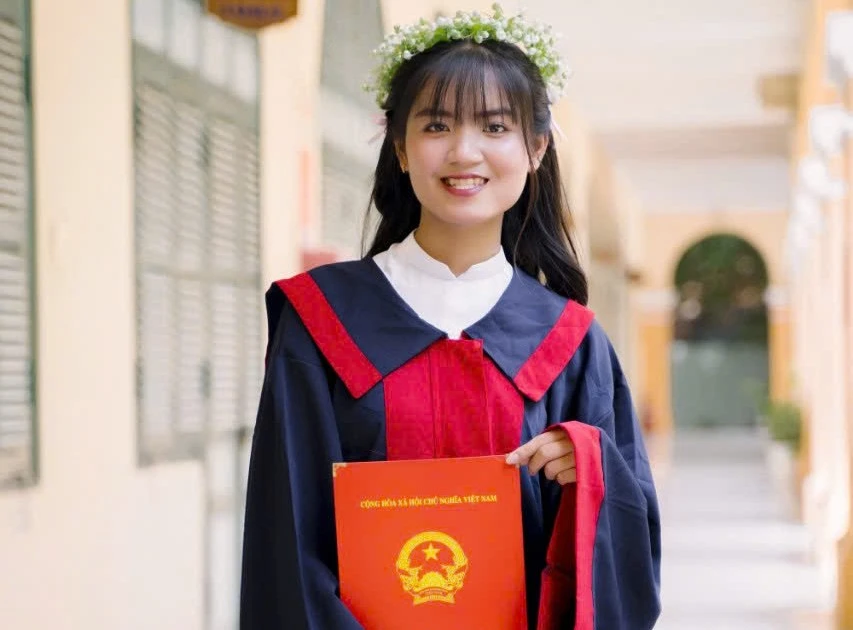 Nữ sinh Tiền Giang nhận học bổng 'Nâng bước thủ khoa': 'Tin vào điều tốt thì điều tốt sẽ đến với mình'