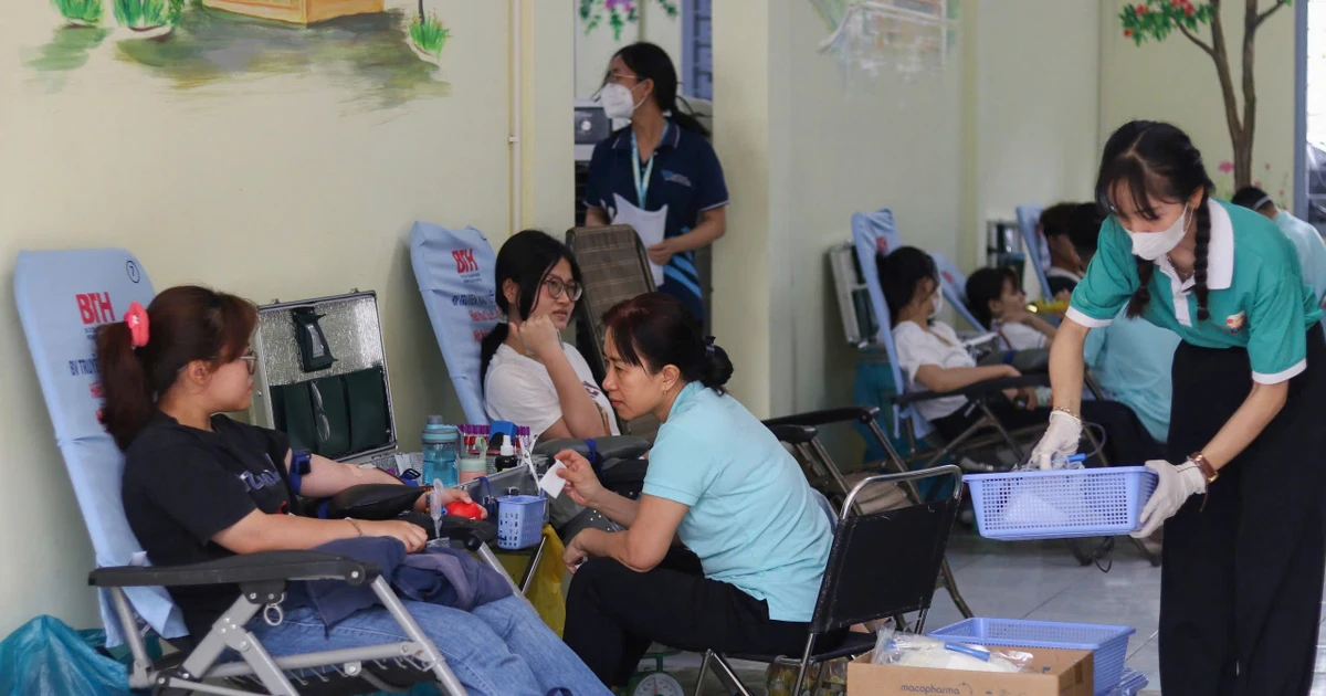 'Ngày tình nguyện Đỏ' của những sinh viên Nhân văn – hơn 700 bạn trẻ chung tay hiến máu cứu người
