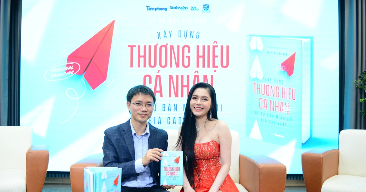 Chị đẹp Cao Diệp Anh càn quét sự kiện ra mắt sách về personal branding, visual đỉnh của chóp