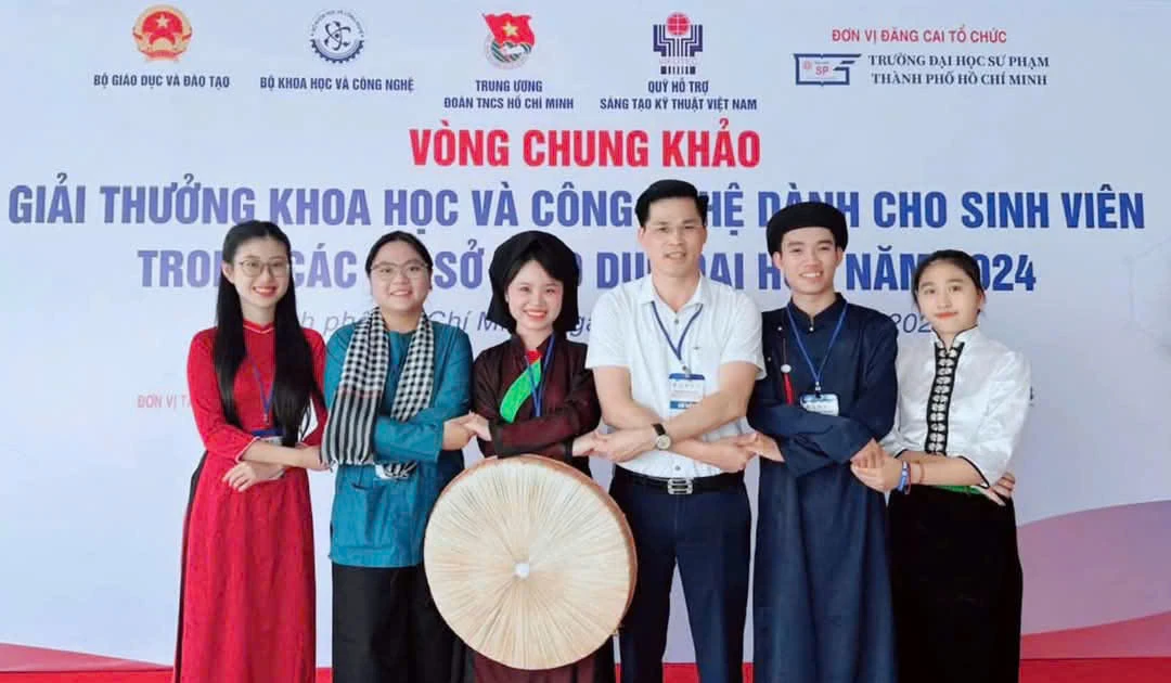 Nam sinh Sư phạm U20 "xịn sò" với loạt giải khủng về nghiên cứu khoa học
