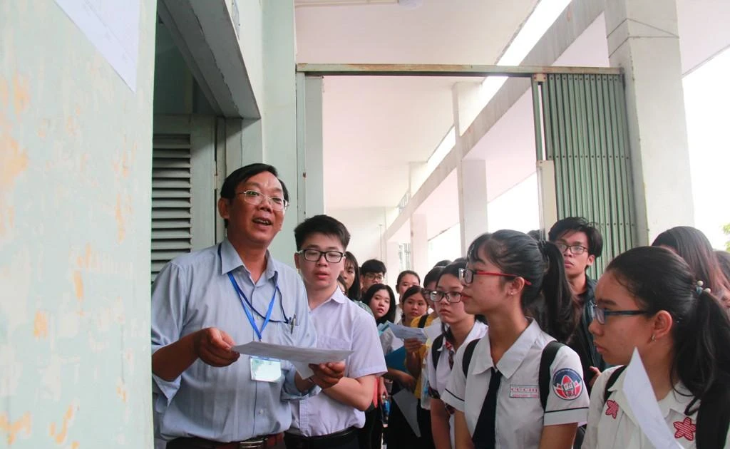 Loạt trường đại học tại TP.HCM vừa thả thính điểm sàn xét tuyển nè các bạn ơi!
