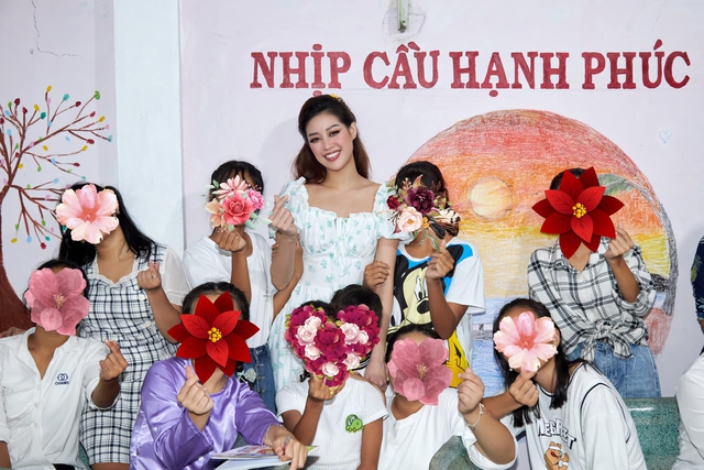 5cbfd7cff520120dde99.jpg