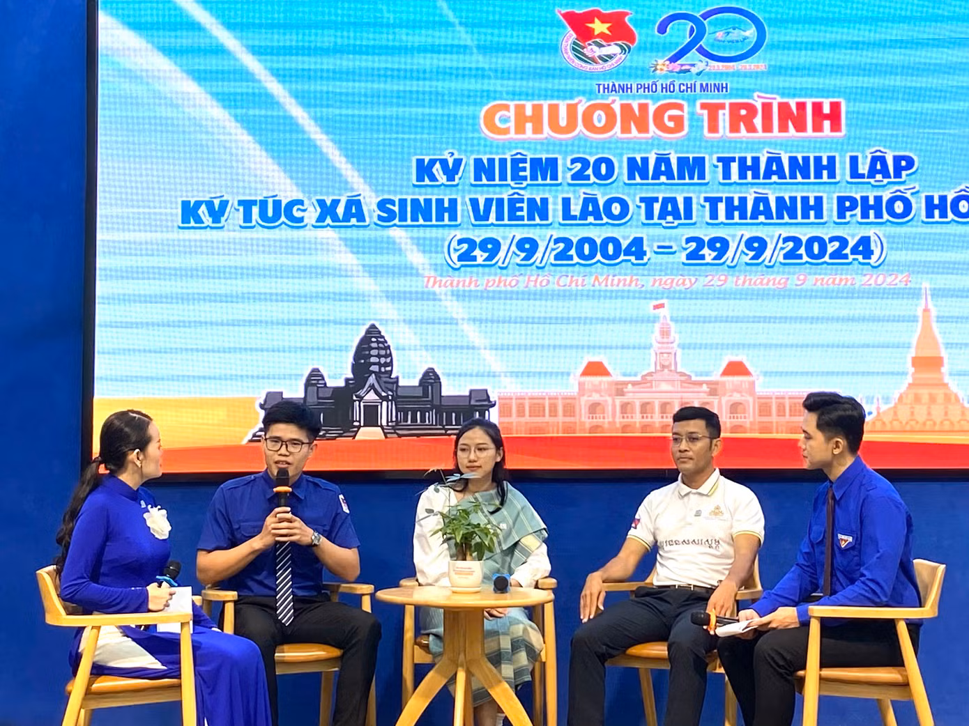 5cd20b09cb3c33857bca.jpg