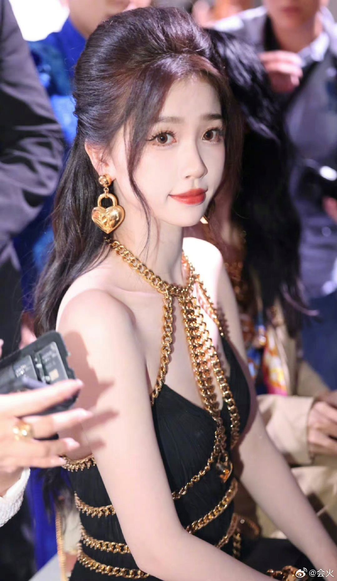 5ce2f0bb67d7ad613e27.jpg