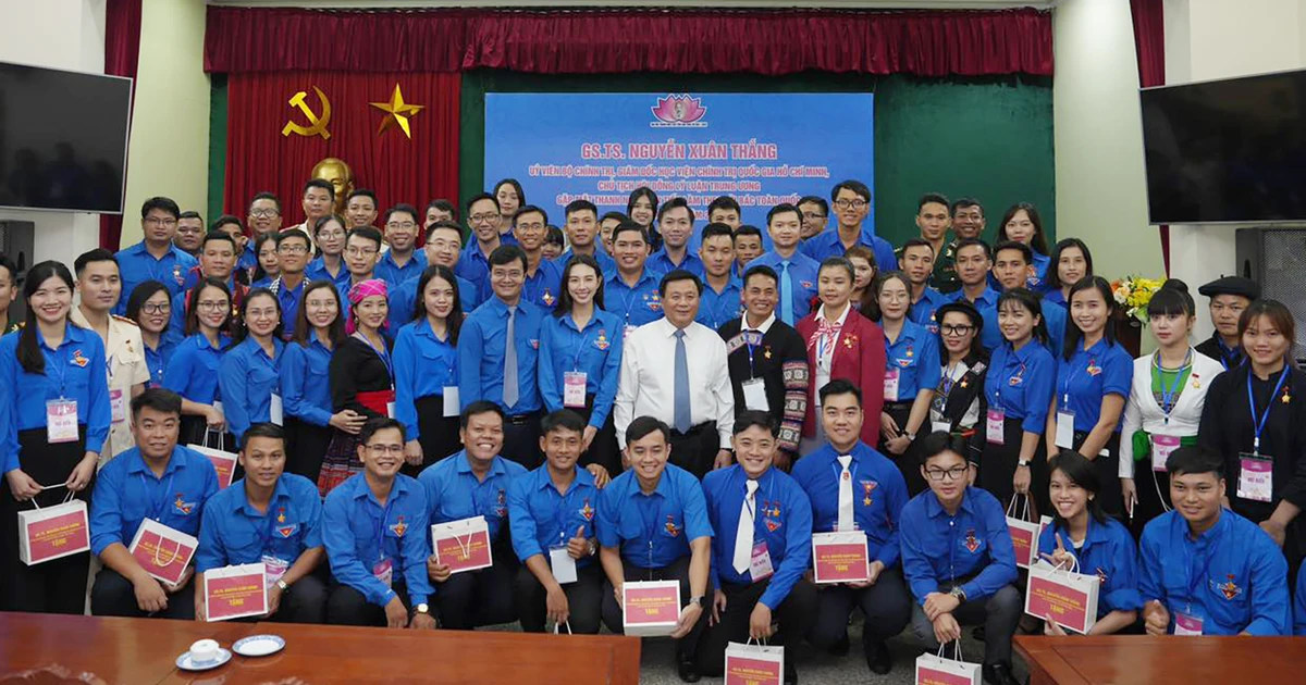 Gen Z học tập tư tưởng Bác Hồ qua nền tảng số - vừa truyền thống vừa hiện đại!