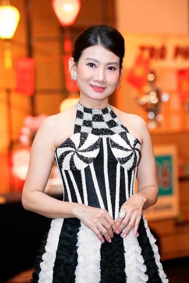 5d511b83f09a935500d0.jpg