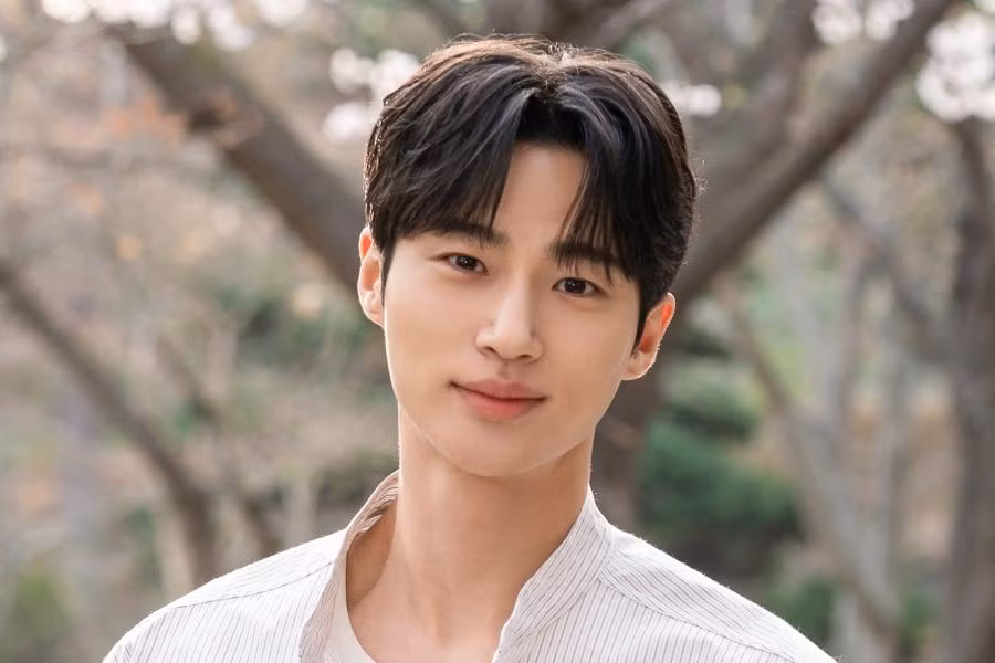 Độ nóng của Byeon Woo Seok khiến fan lo lắng về chuyện an toàn quá đi mất