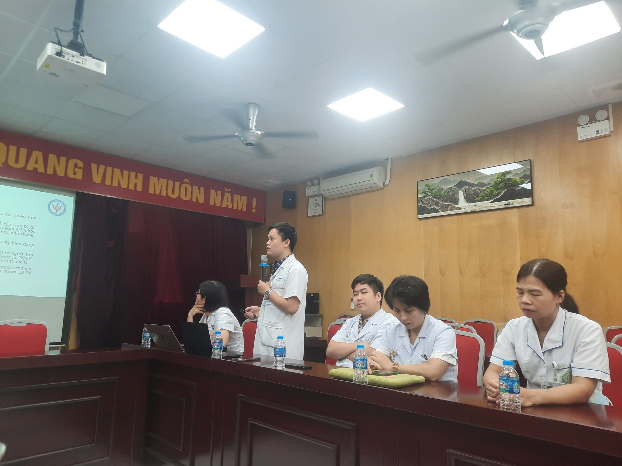 Chàng trai 26 tuổi bị vợ bỏ, sự nghiệp tuột dốc vì nghiện thuốc lá điện tử trộn cần sa